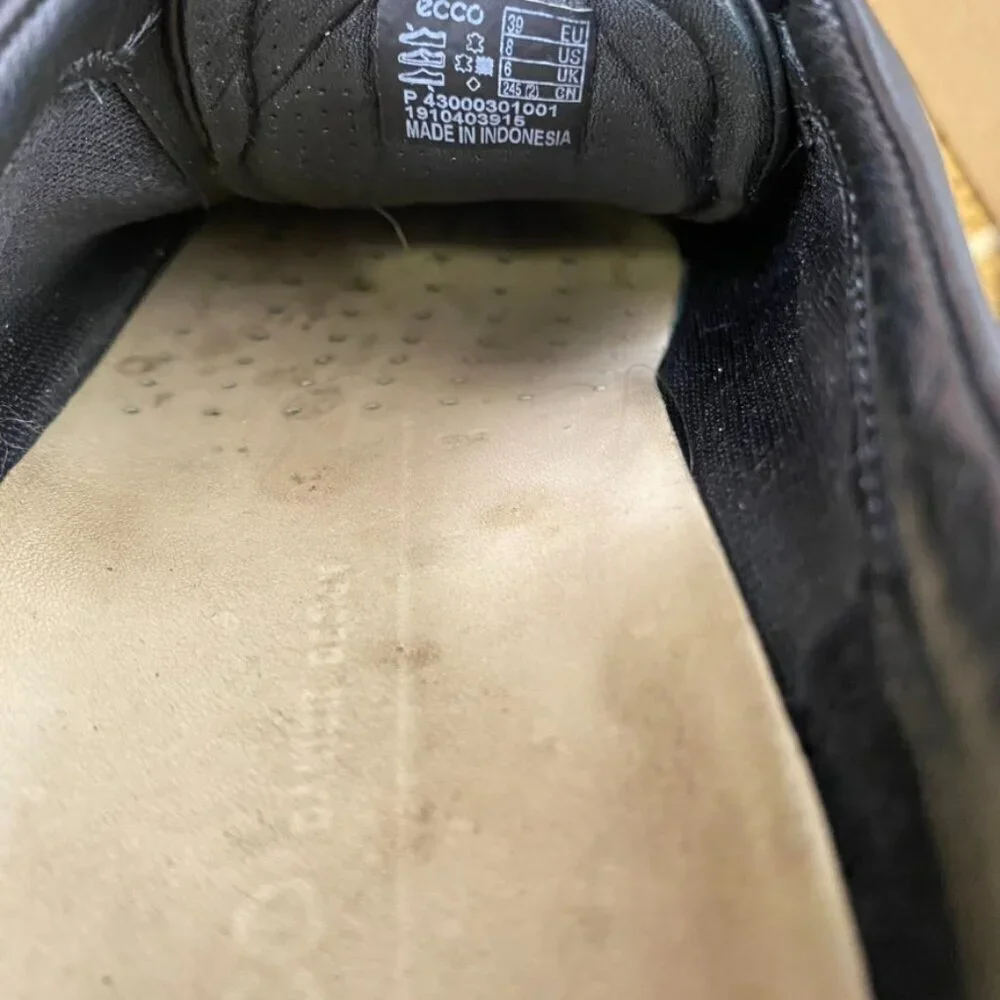 Ecco Black Leather Lace Up Sneakers